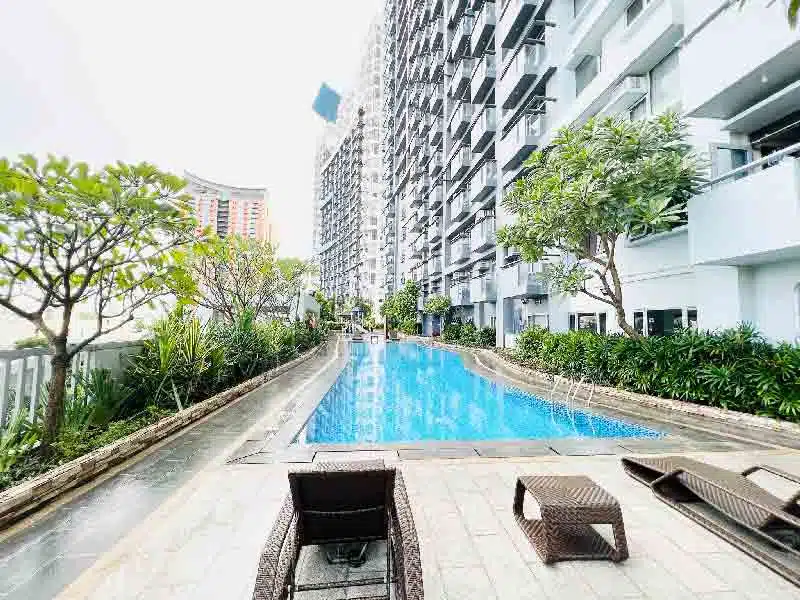 Manhattan Heights Condo Pool